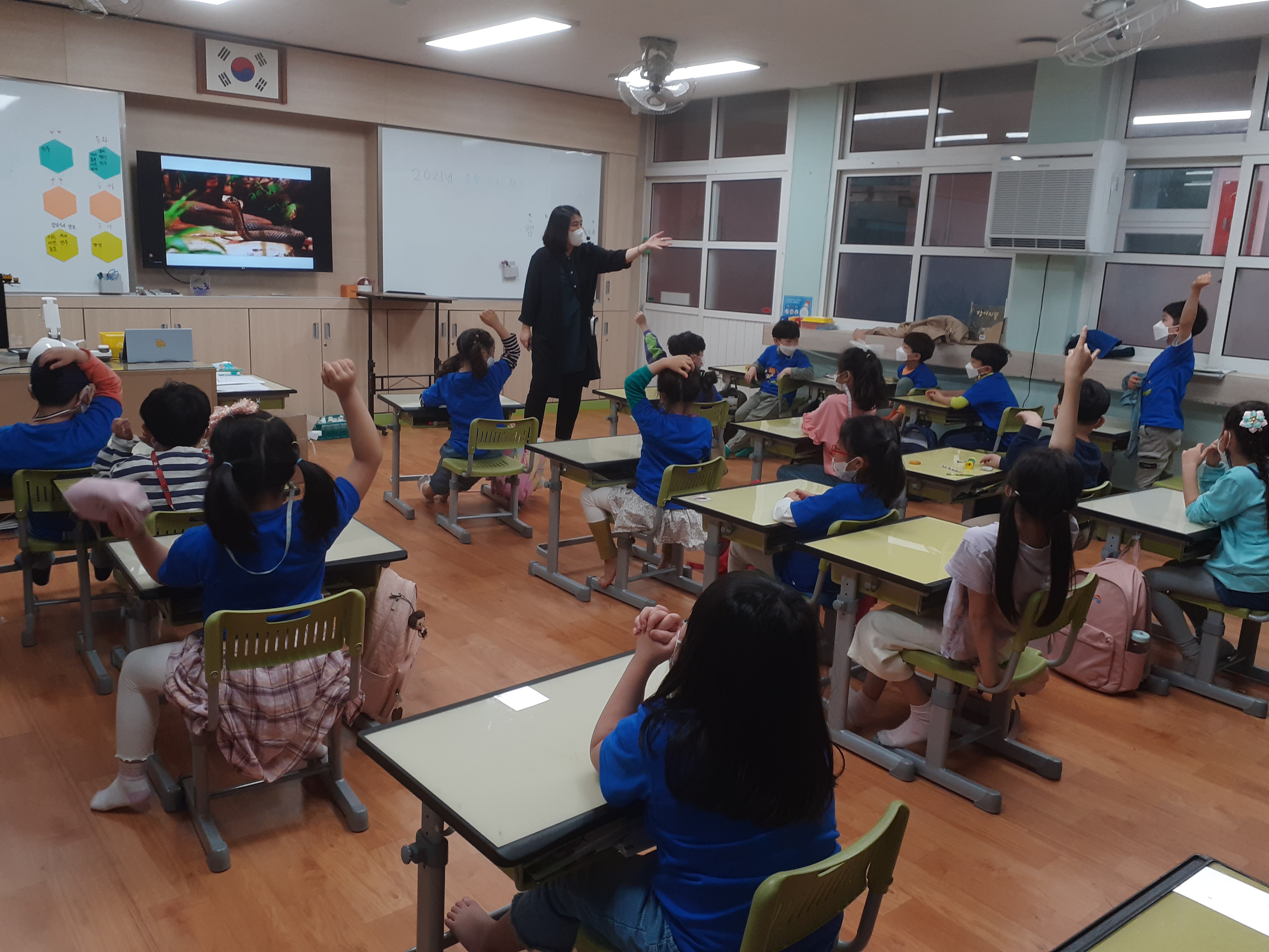 (2021.5.28)  진천 초평초, 찾아가는 꿈의 책 버스 운영보도자료 (2).jpg